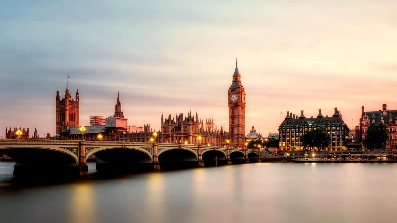 Big Ben and the Houses of Parliament beside the River Thames