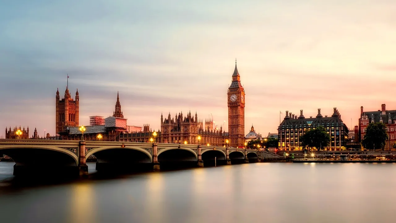 Big Ben and the Houses of Parliament beside the River Thames